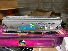 MTH PREMIER CARGILL (GRAFFITI)  3-BAY CENTERFLOW HOPPER CAR 20-97524! O SCALE