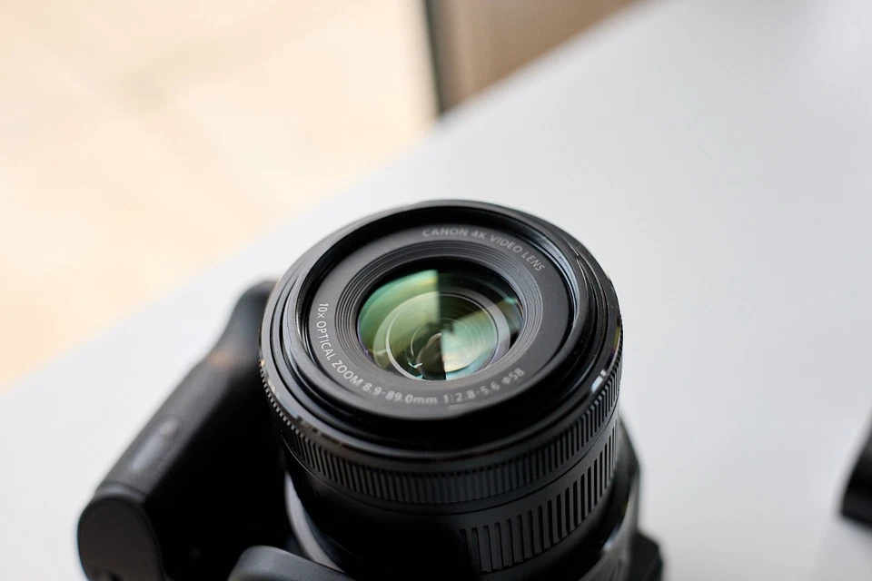 Canon XC10 4K UHD Professional Camcorder (with original accessories + spares) - Image 3 of 4