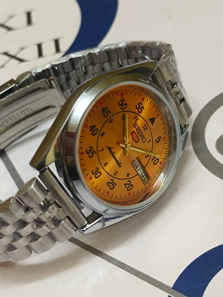 Vintage Seiko 5 Orange Automatic 17 Jewels Day/Date Japan Men's Wrist Watch 6309 - Image 4 of 4
