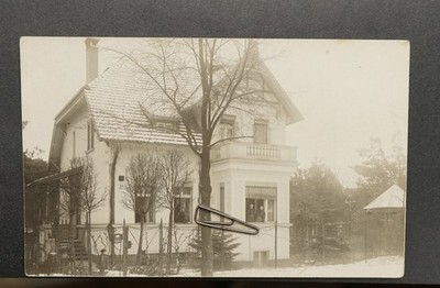 Foto Postkarte Ansicht Ak Stadtvilla Berlin Gebäude Schild Haus Familie Portrait