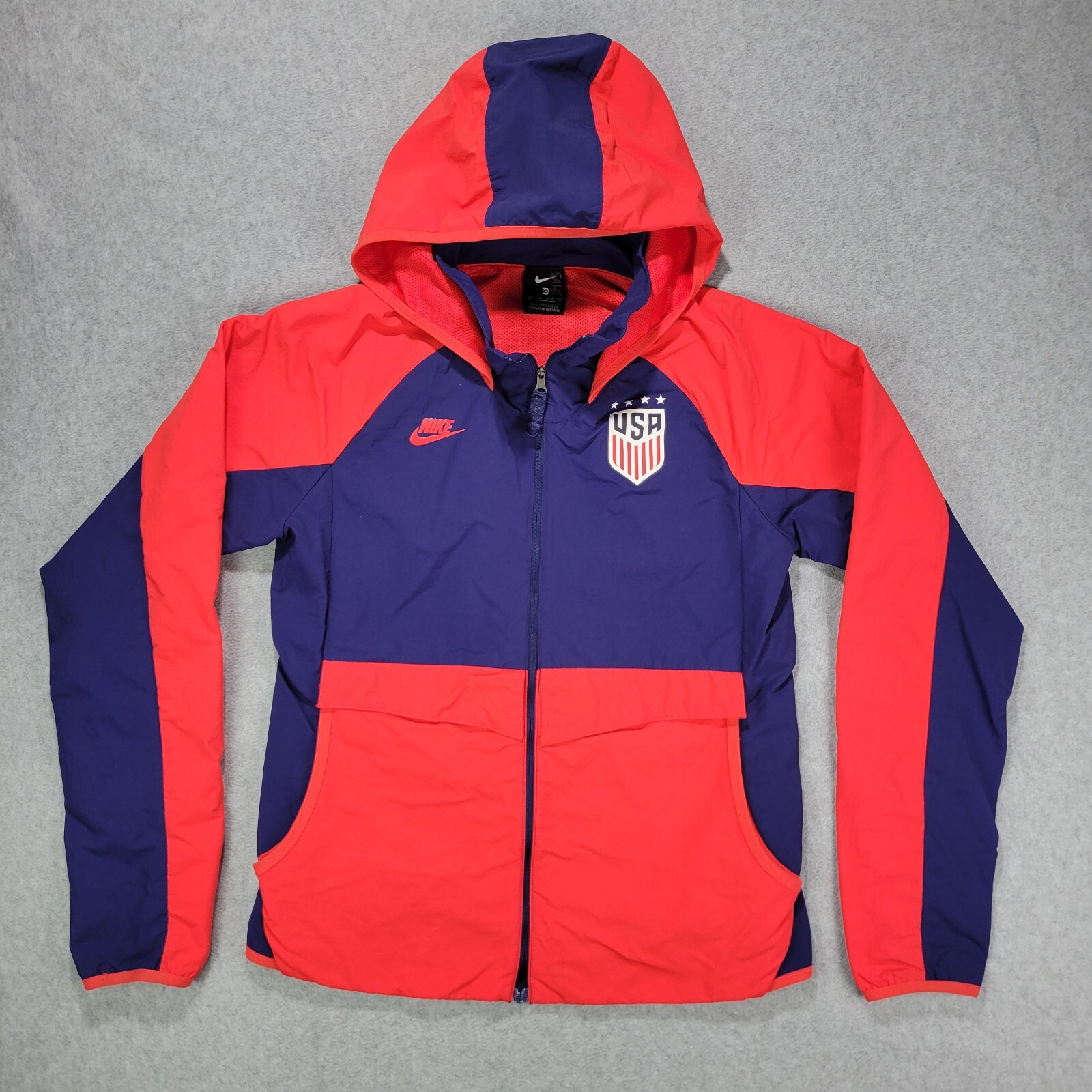 SACAI X NIKE Giacca calcio Nike U.S. AWF CZ4334 688 velocità rosso blu fedele donna taglia XS