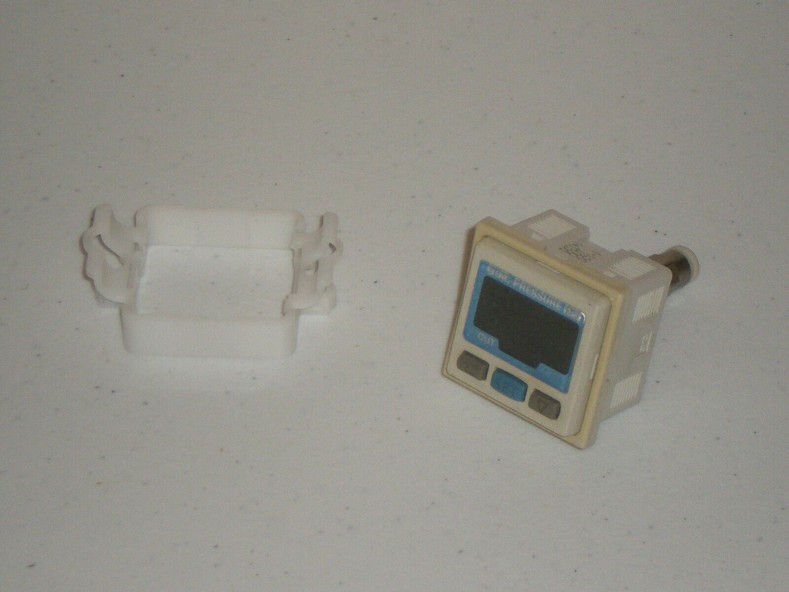 SMC ZSE30-01-25-M Pressure Sensor 12-24 VDC Free Shipping!
