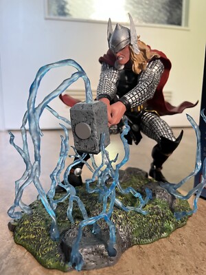 diamond select marvel gallery -the mighty thor - comic statue