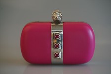 Alexander McQueen kleine Leder Clutch Box mit Kette Skull Totenkopf rosa - TOP!