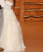 David's Bridal Wedding Dress Size: 16 