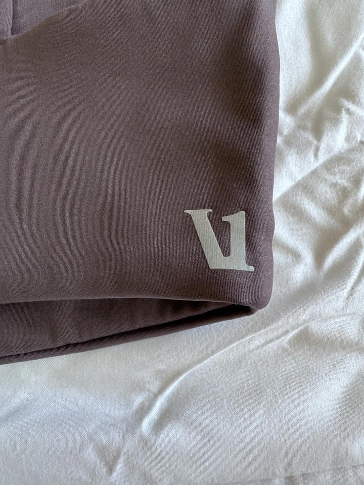 Sujetador cuello cuadrado VUORI Evolve talla grande con almohadillas marrón entrenamiento yoga usado en excelente estado Foto 3 de 4