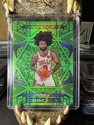 2024/25 Obsidian Coby White Electric Etch Green Flood /25. Chicago Bulls