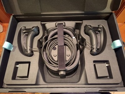 Valve Index VR Headset Kit Complete w/ Controllers, Base Stations, Cords