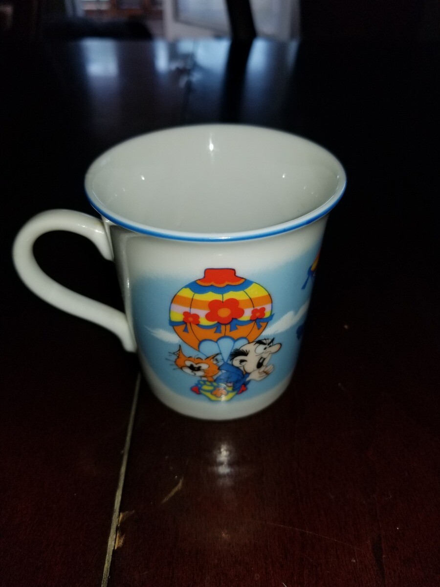 Vintage 1982 Smurf Porcelain Coffee Mug/Cup