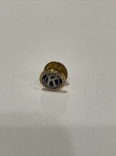 Kiwanis Key Club International Enamel Gold Student Lapel pin Blue Round