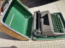Green keys Brown 1950s ROYAL QUIET de LUXE TYPEWRITER Case Portable Vtg thumbnail