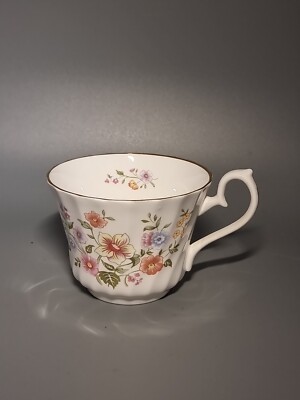 Royal Kendal Floral Teetasse Fine Bone China H&M Ltd 1985, Vintage