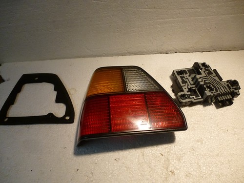 VW Golf 2 -  Rücklicht links mit Lampenträger 191945111A + 191945257