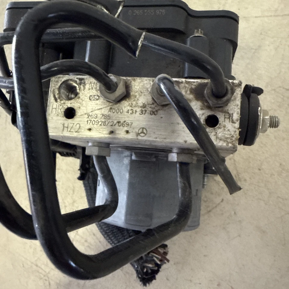 2016 Mercedes-Benz GLC300 C300 ABS Anti Lock Brake Pump Module | A2534310512 - Image 3 of 4