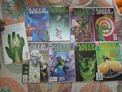 9 GREEN ARROW COMICS RANDOM