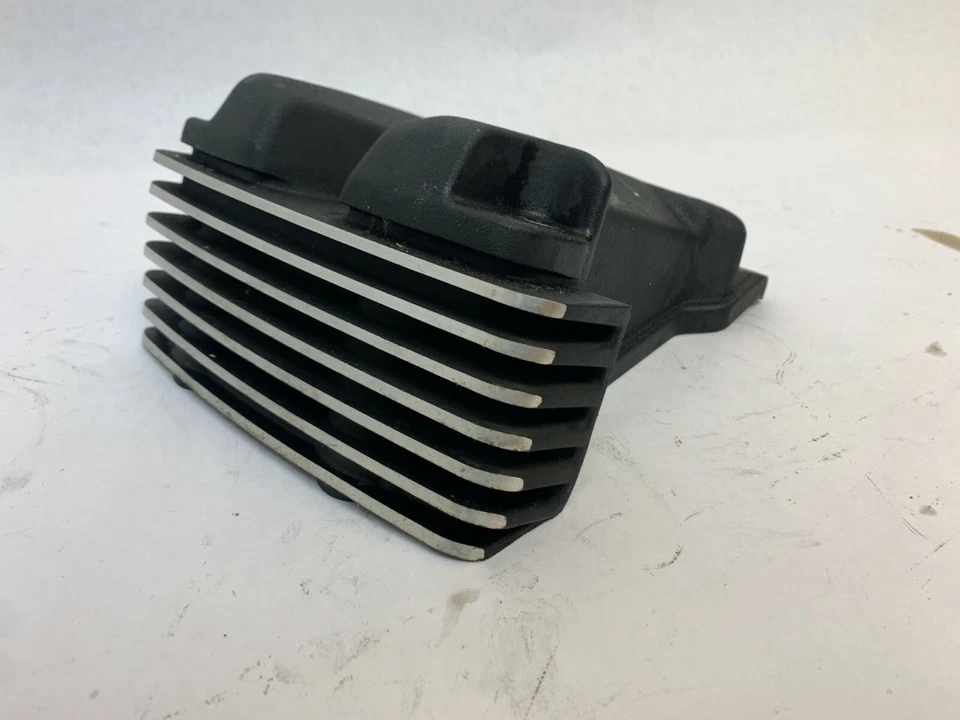 Cubierta de culata Harley-Davidson Street 750 p/n 16500346 usada Foto 3 de 4