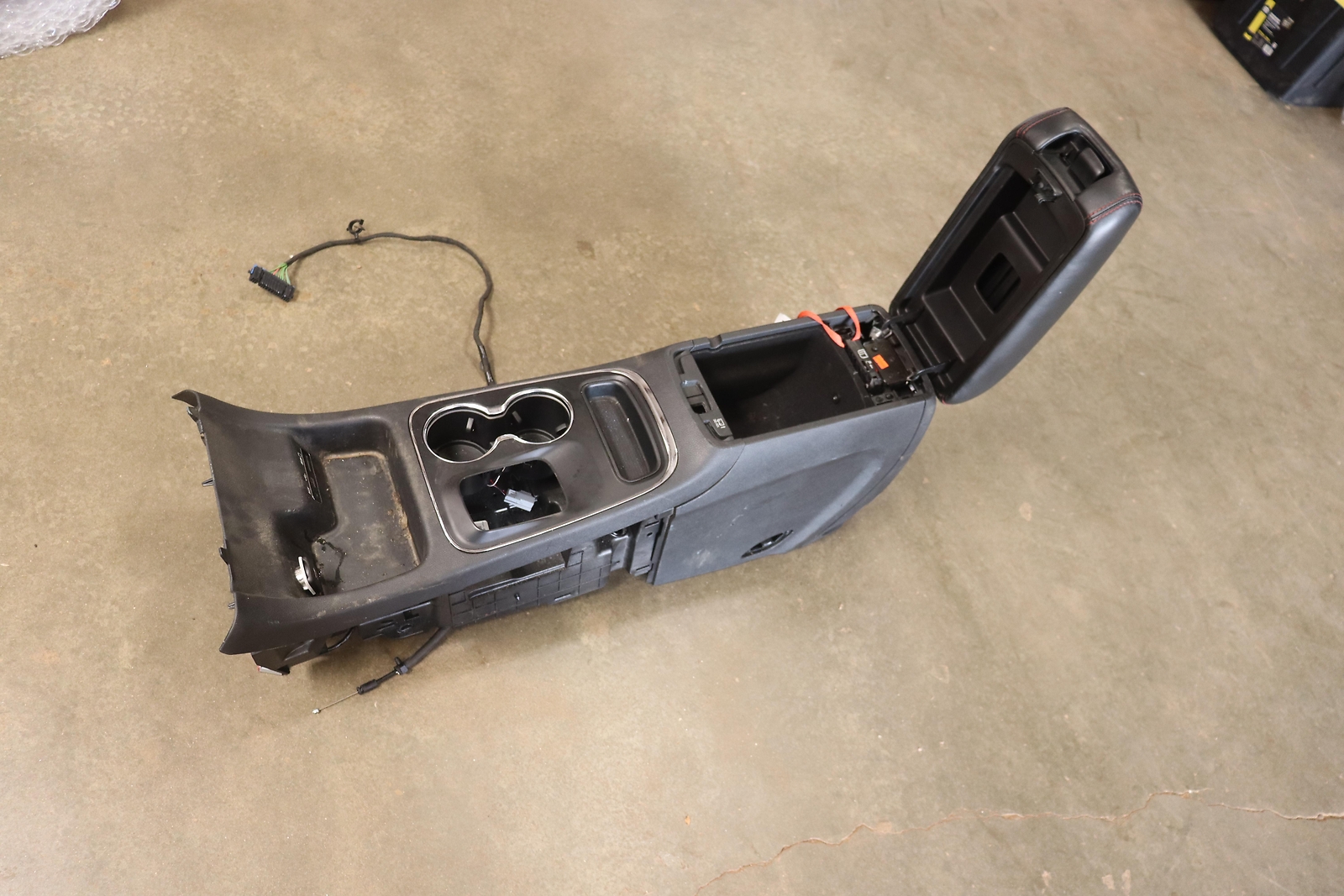 20142022 DODGE DURANGO CENTER CONSOLE W/ CUP HOLDER & GLOVE BOX