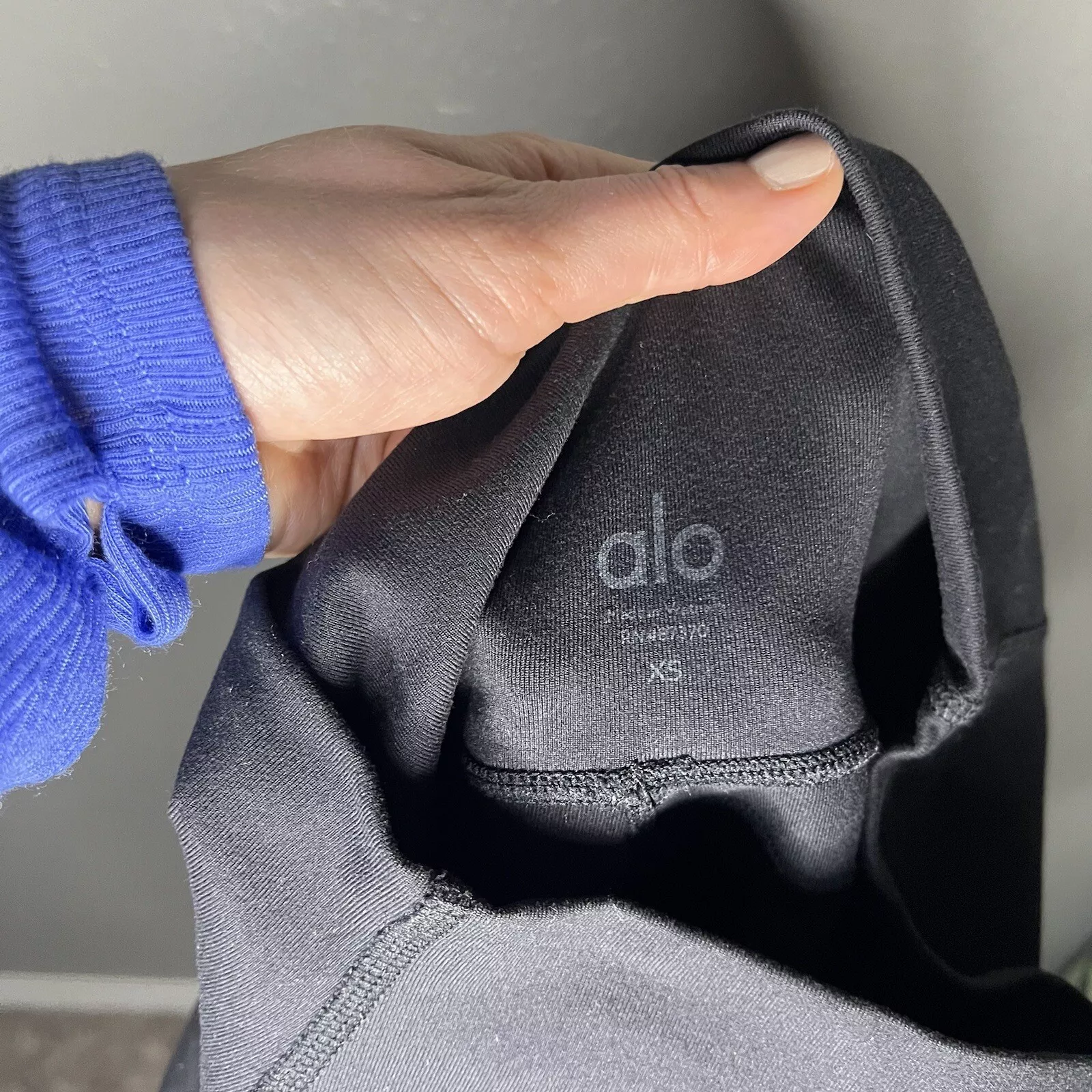 alo-yoga ribbed knee leggings