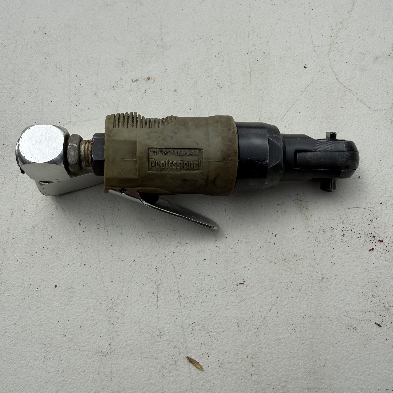 Central Pneumatic Professional Model 99898  Mini Air Ratchet