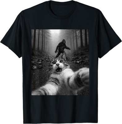 Scared Cat Selfie with Bigfoot Funny Sasquatch T-Shirt