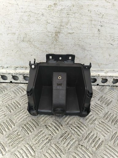 FORD TOURNEO CONNECT MK2  2015-2024 USB SOCKET  - Image 2 of 4