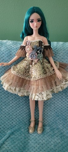 Fabrikgefertigtes Kleiderset für Smart Doll 1/3 BJD braun und gold