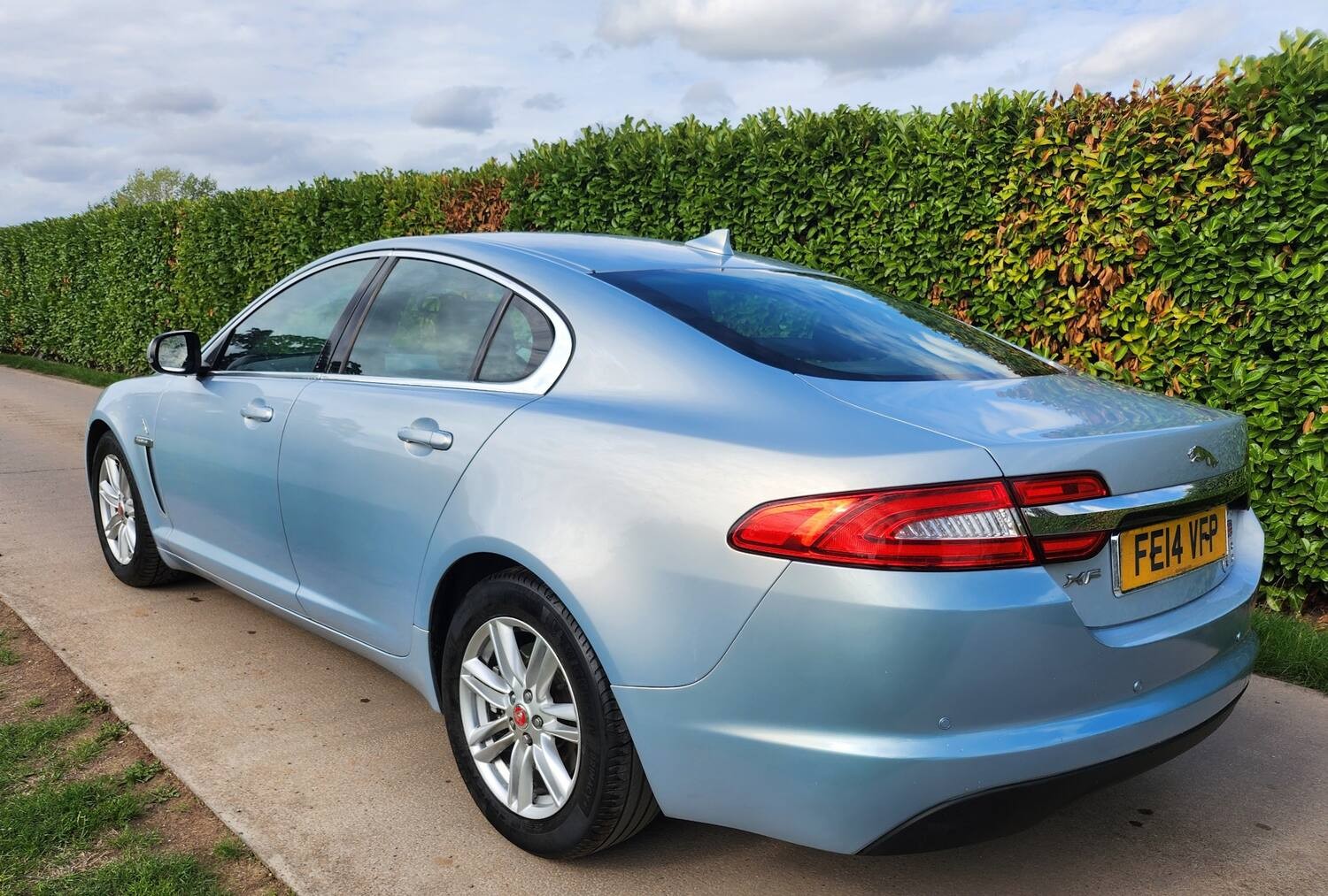 2014 Jaguar XF, photograph 5