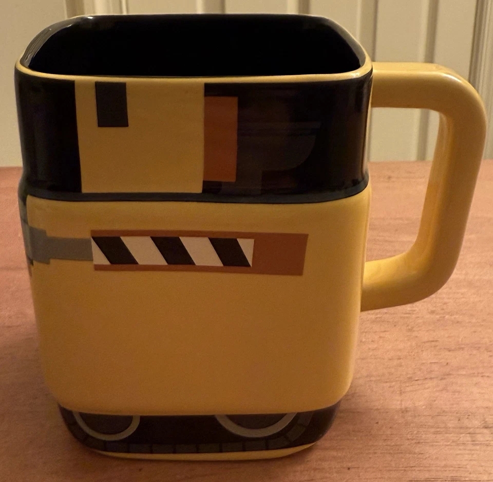 Taza Wall-E Robot 3D Forma Cuadrada - Taza Coleccionable Tienda Disney Rara Usada en Excelente Condición Foto 2 de 4