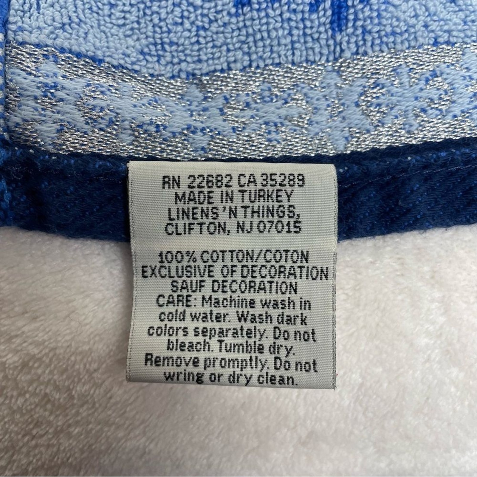 Linens N Things Set of 2 Hand Towels Snowman Holiday Christmas Blue White Red