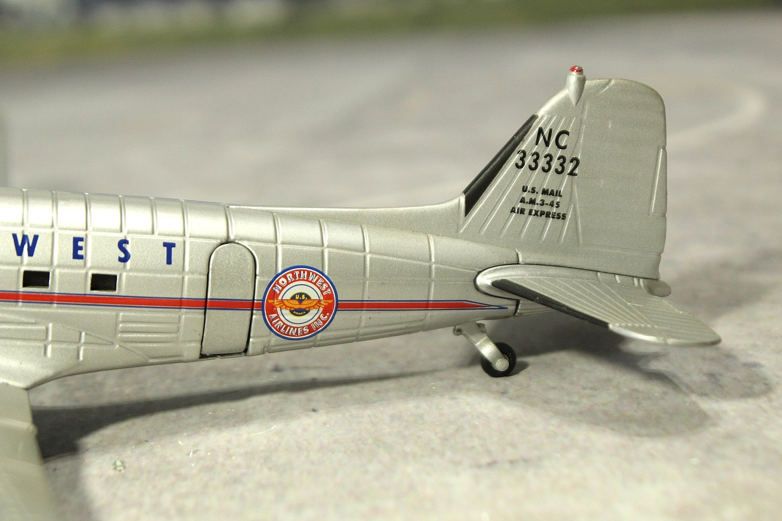 Historic Douglas DC3 Northwest Airlines 1:72 Scale EXTREMELY RARE