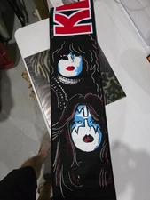 OFFICIAL KISS SCARF NEW YORK CITY NYC FINAL SHOWS POP UP MSG THE GARDEN RUFFNECK