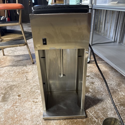 Vitamix VM0800A Stainless Steel Commercial Blender frozen drink flurry machine