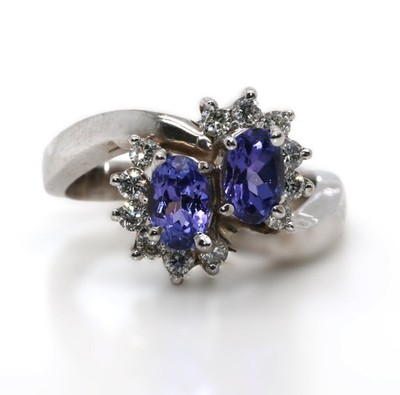 Tansanit / Diamant Weißgold Ring