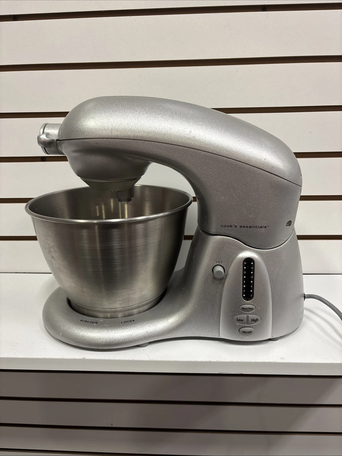Cooks 5.3 Quart Stand Mixer Model CESM100PRO 600 W With Bowl No Attachments