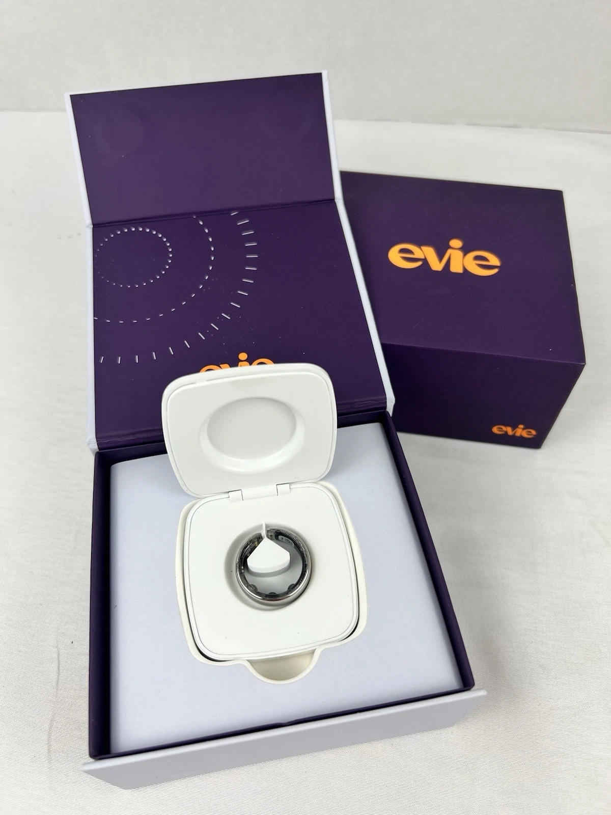Movano Evie Smart Ring Health Tracker Silver Size 8 Unisex New Open Box Charger