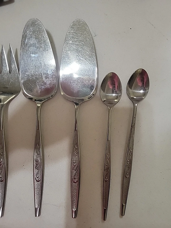 Juego de 8 piezas de cubiertos Carlton acero inoxidable Woodcrest Japón Foto 2 de 4