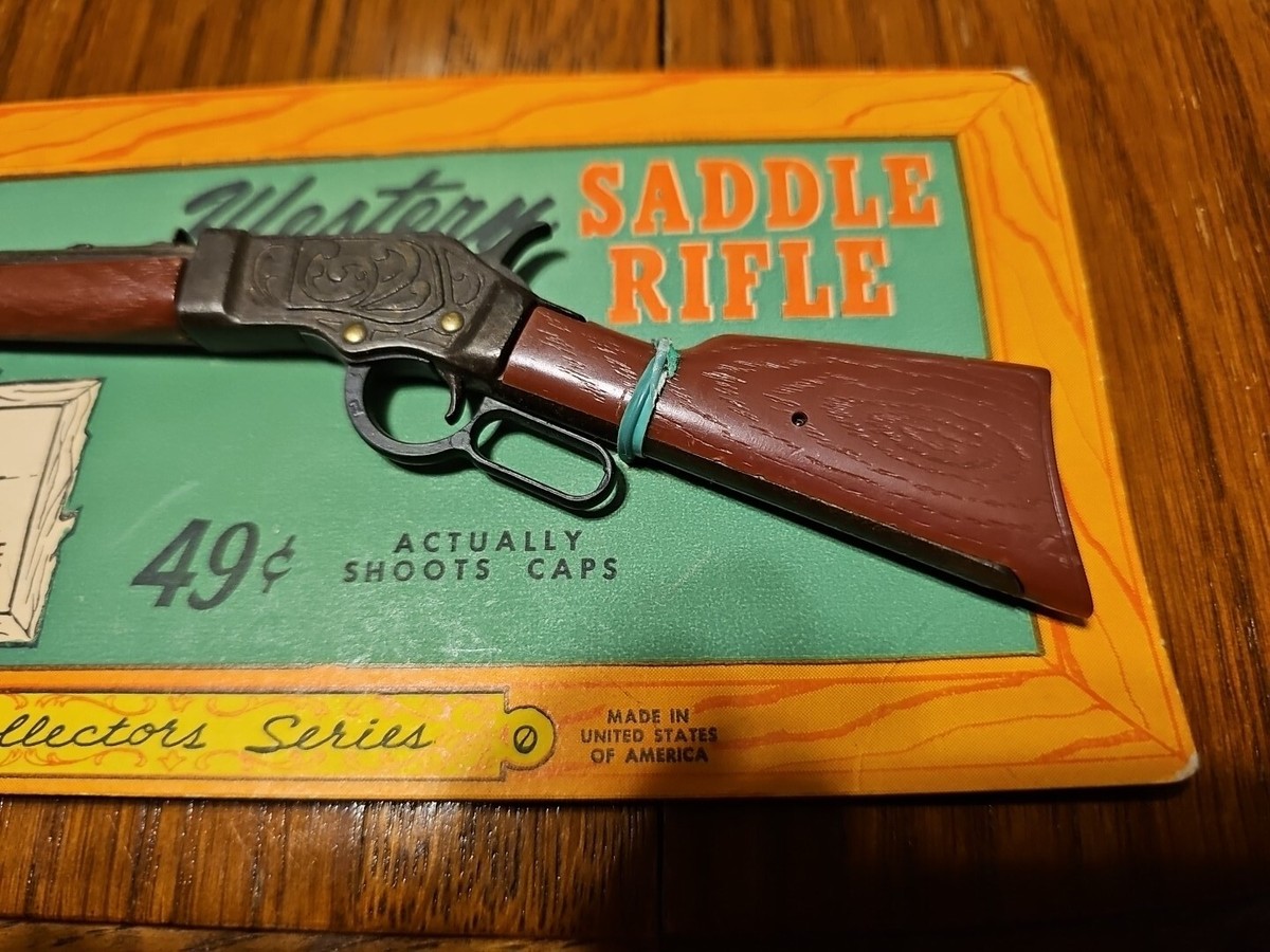 Vintage MARX Miniature WESTERN SADDLE RIFLE Shoots Caps w/Card