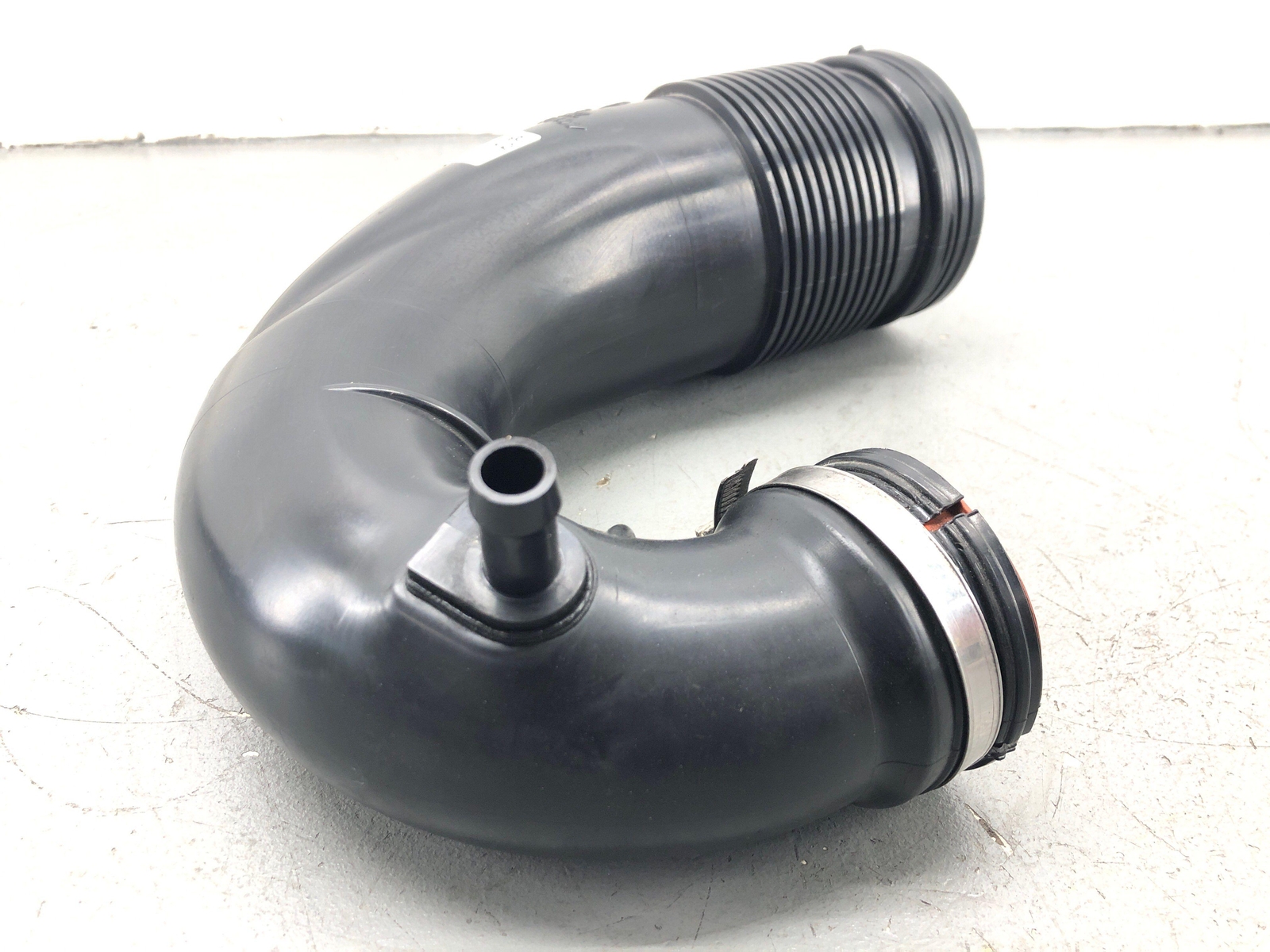2020-2023 MCLAREN GT 4.0L ENGINE RIGHT AIR INTAKE HOSE PIPE 22FA065GP OEM 2021