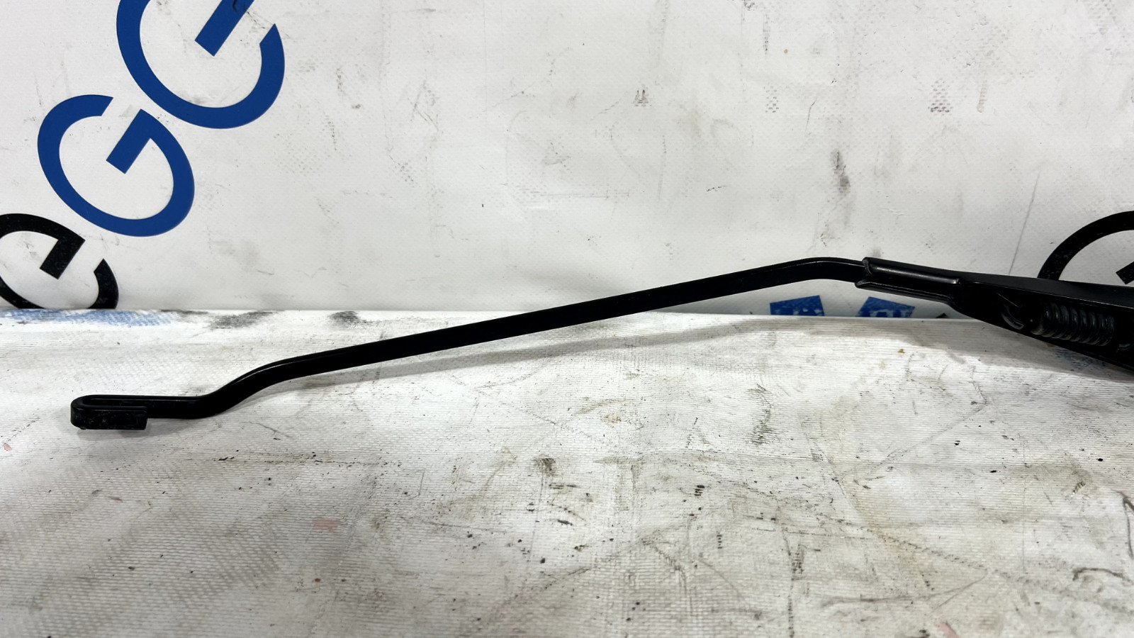 ASTON MARTIN V8 VANTAGE WINDSHIELD LEFT SIDE WIPER OEM 2011 🔵