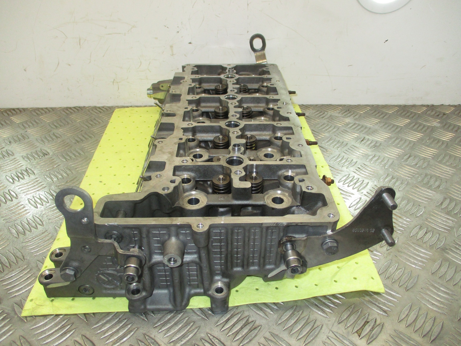 2020 BMW F48 X1 2.0 Diesel B47c20b. Complete Cylinder Head 8580263  