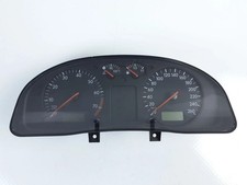 Volkswagen PASSAT B5 1999 Benzin Geschwindigkeitsmesser Cockpit 3B1919880 1kW