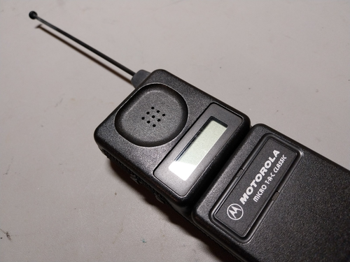 vintage mobile Motorola MICRO T.A.C Classic, switches on. Plus Charger   [MB] - Picture 11 of 23
