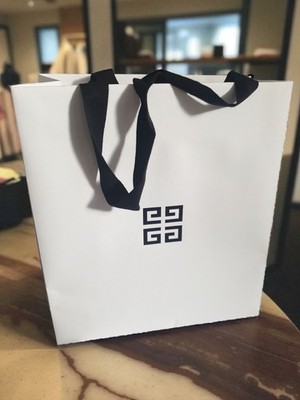 Givenchy mittelgroße weiße Kiesel Papier Geschenktüte brandneu & authentisch.
