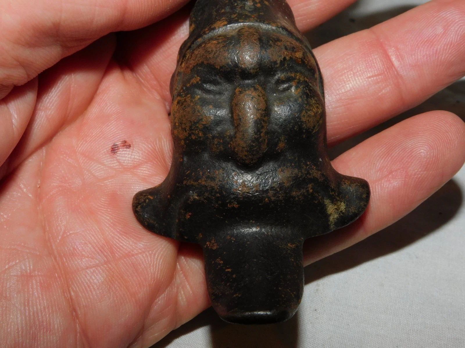 ANTIQUE CAST IRON STOVE SKILLET LIFTER WITH STRANGE DESIGN FACE - 100% ORIGINAL
Opens in a new windo