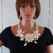 Chunky Off White Mother of Pearl Floral Flower Collar Statement Necklace Set NEW