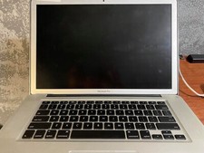 apple macbook pro, 15' very good conditions, dvd players, large memory 