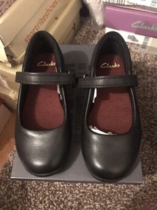 clarks shoes oldham