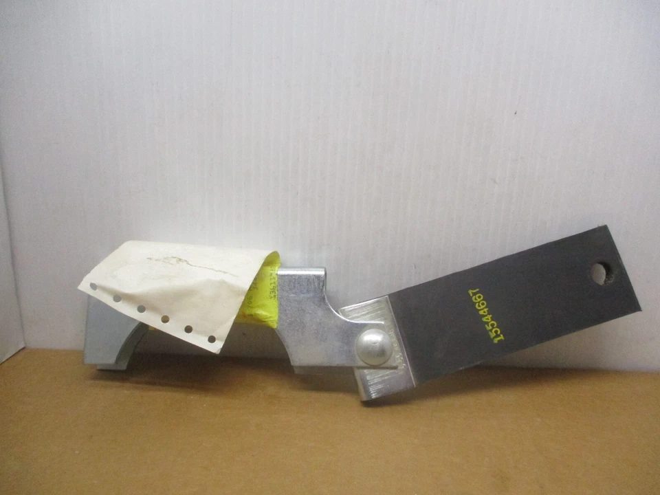 GM 15544667 Hanger Asm Muffler Tail Pipe - Image 4 of 4