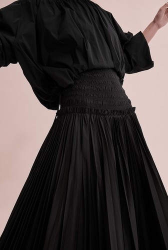 COUNTRY ROAD black shirred waist pleated maxi skirt women's size 10 satin EUC