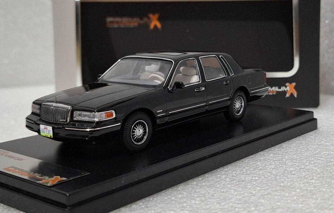 WOW Lincoln Town Car 4-Door 1996 Black 1:43 Premium-X PRD101 IXO